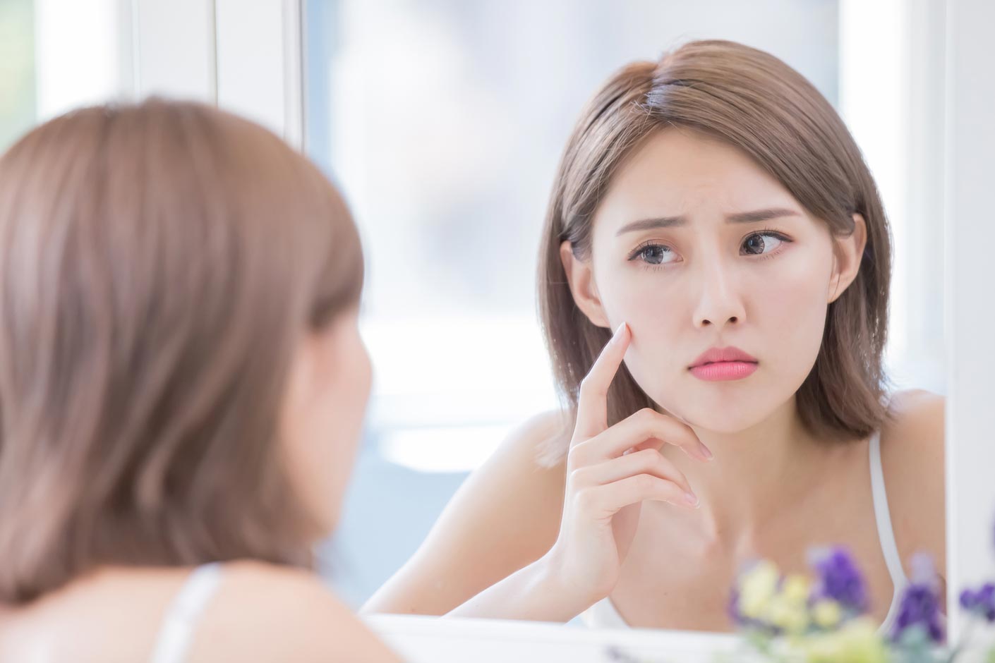 Astragalus for Clear Skin Astragalus can help clear up acne and make your skin look better.